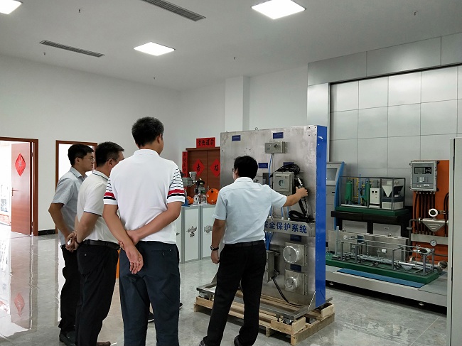 热烈欢迎山东荣信集团领导莅临富联注册总部洽谈合作