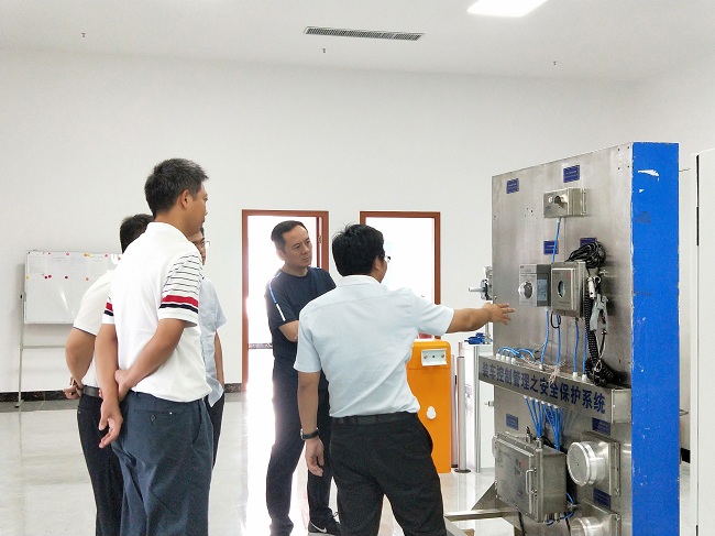 热烈欢迎山东荣信集团领导莅临富联注册总部洽谈合作